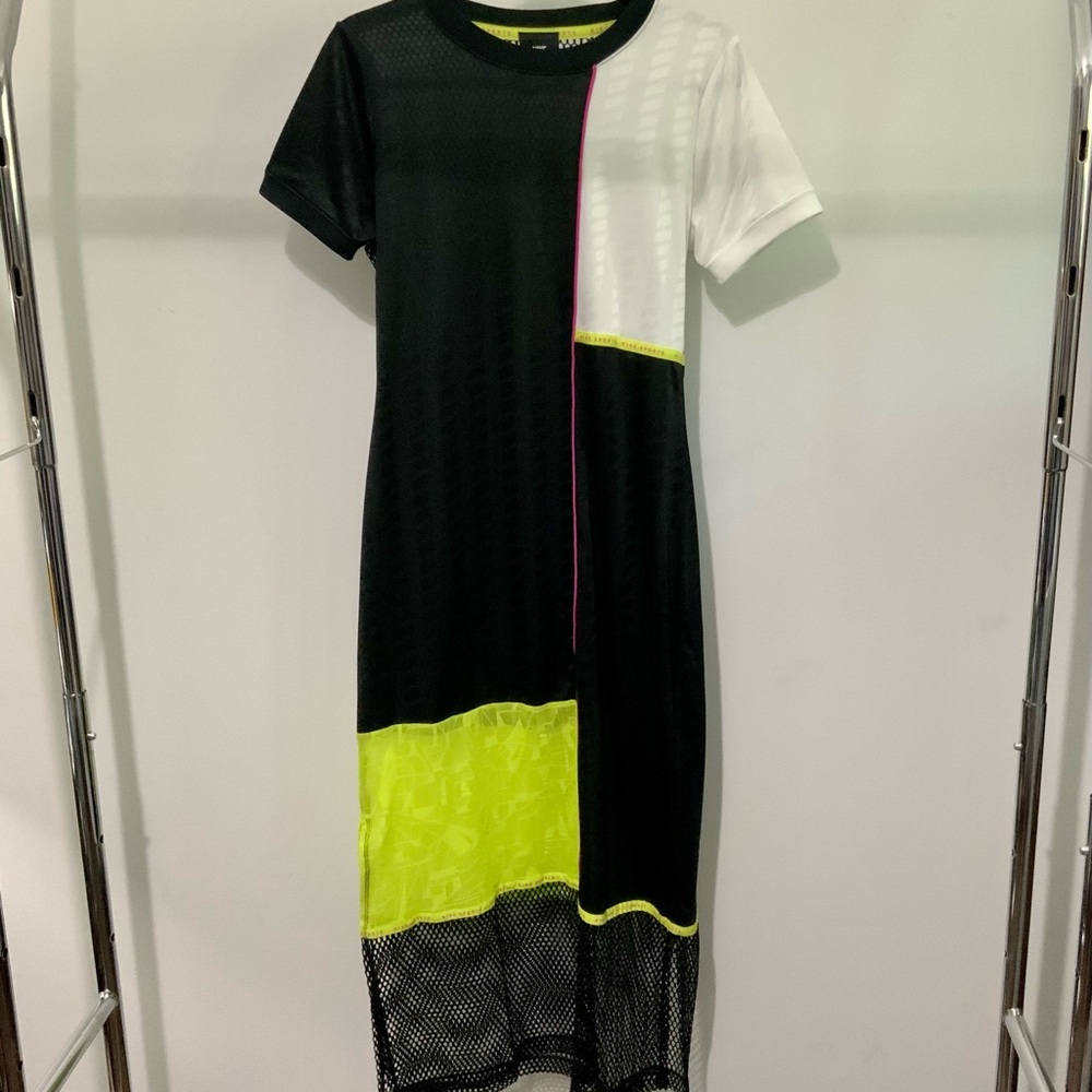 Nike short sleeve black yellow pink white dress